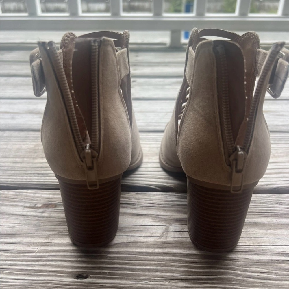 Soda Tan Heels with Open-Toe Design and Stacked Heel Size 7 - Picture 3 of 5